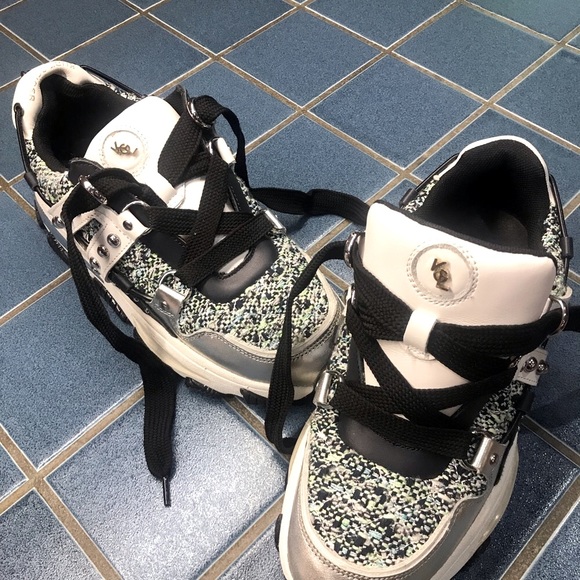 KURT GEIGER LONDON- New Unique Size 6 1/2 Classy Coveted & Popular Gold Monogram - Picture 2 of 16